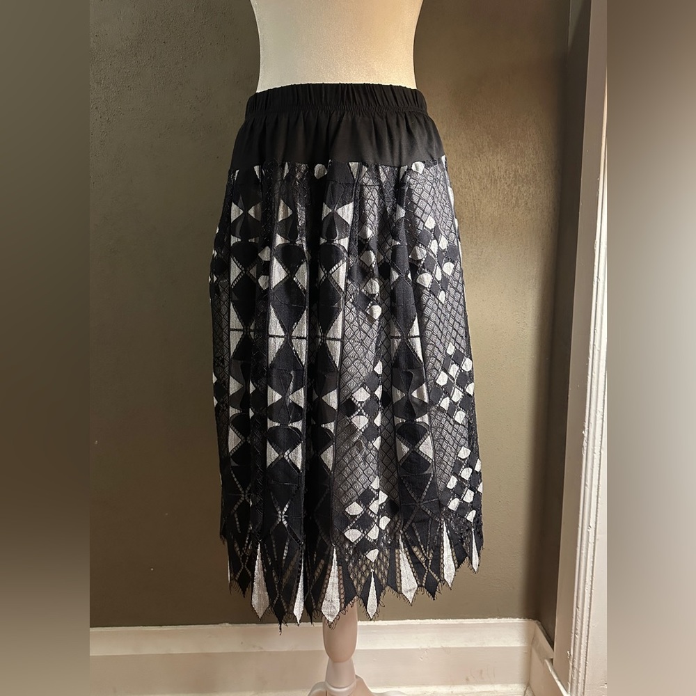 Black And Silver (Not Shiny) Overlay Skirt Size 4 Nwt, By Simon Chang